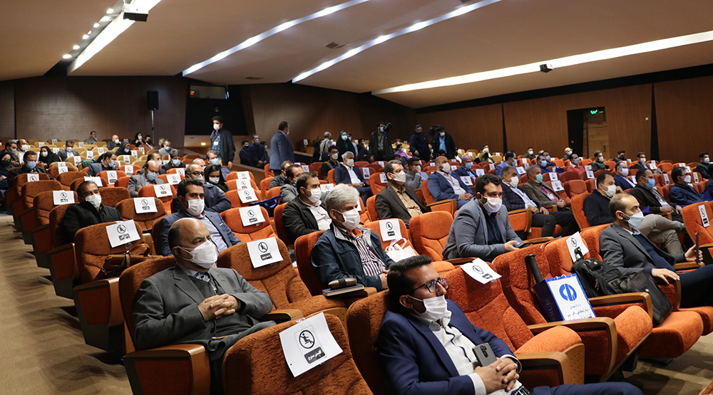   عکاس فاطمه حلوایی - سخنرانی مجید کیانپور مدیرعامل شرکت آزمایشگاه فنی  و مکانیک خاک در همایش قیر و آسفالت وزارت راه و شهرسازی
