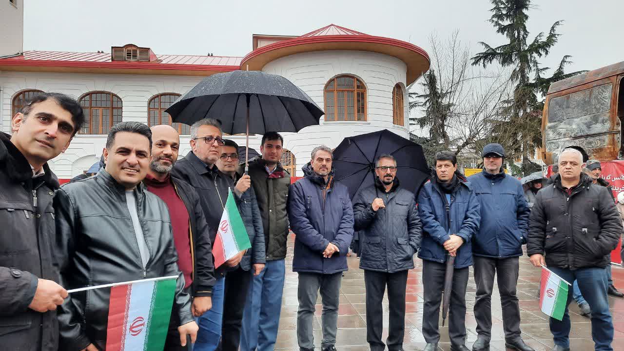 شرکت کارکنان آزمایشگاه استان گیلان در راهپیمایی ۲۲بهمن