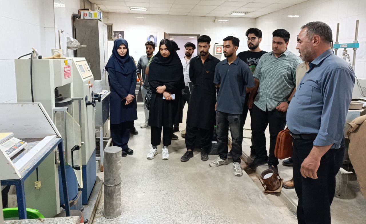 بازدید دانشجویان  دانشگاه صنعتی بیرجند  از آزمایشگاه فنی و مکانیک خاک استان